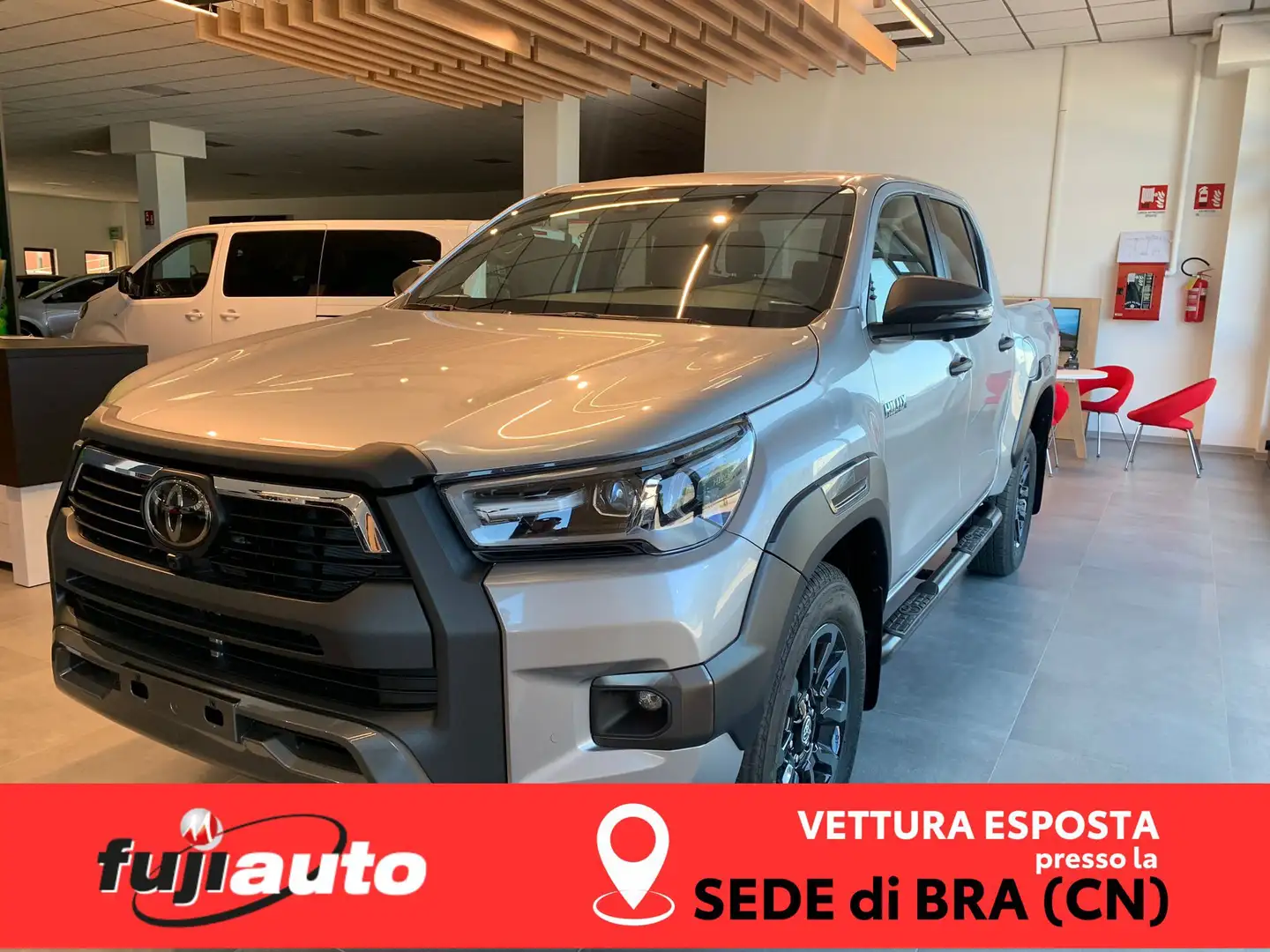 Toyota Hilux Hilux 2.4 d-4d double cab Invincible auto Argento - 1