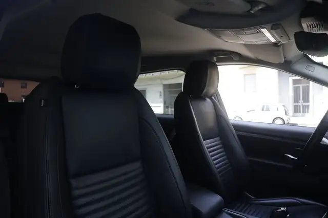 Land Rover Discovery Sport view 6