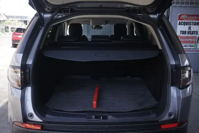 Land Rover Discovery Sport view 19
