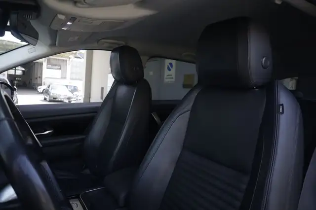 Land Rover Discovery Sport view 17