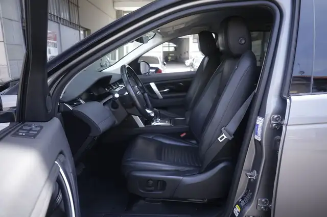 Land Rover Discovery Sport view 18