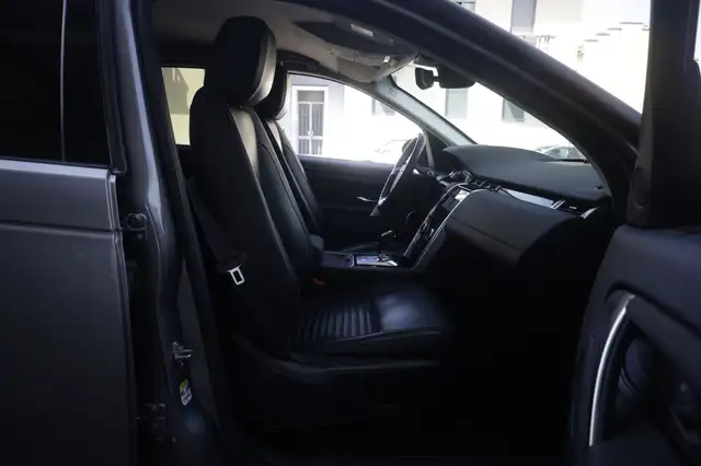 Land Rover Discovery Sport view 12