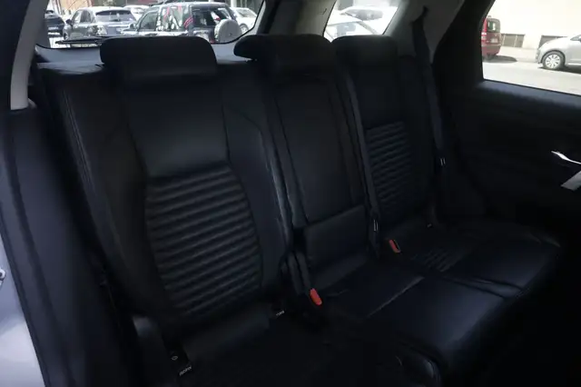 Land Rover Discovery Sport view 14