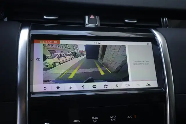 Land Rover Discovery Sport view 8