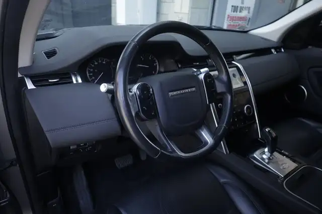 Land Rover Discovery Sport view 16