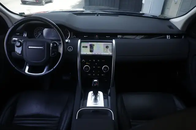 Land Rover Discovery Sport view 2