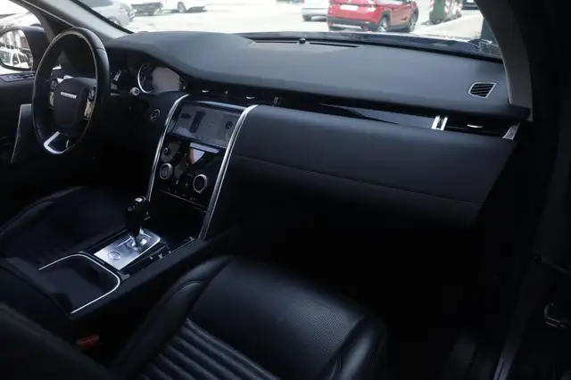 Land Rover Discovery Sport view 10