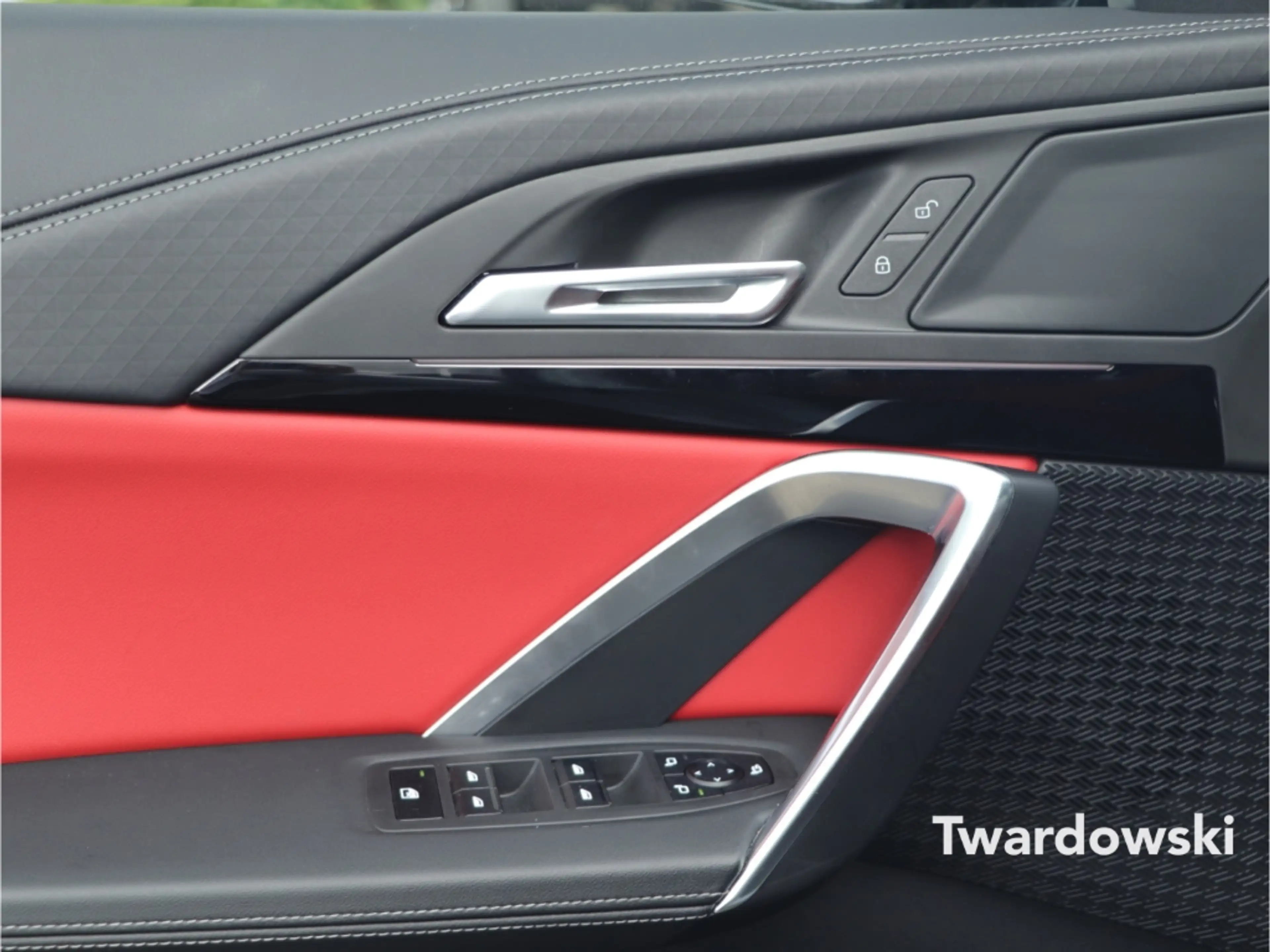 BMW X2 20d xDrive M Sport Leder Inno Pano HUD AHK — photo 7