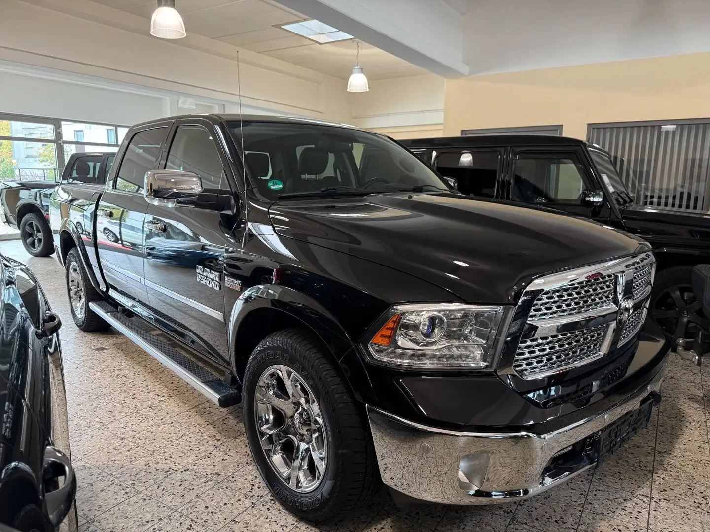 Dodge RAM 1500 °RAMBOX°LUFTFAHRWERK°BRD-FZG°LPG-PRINS° Schwarz - 1