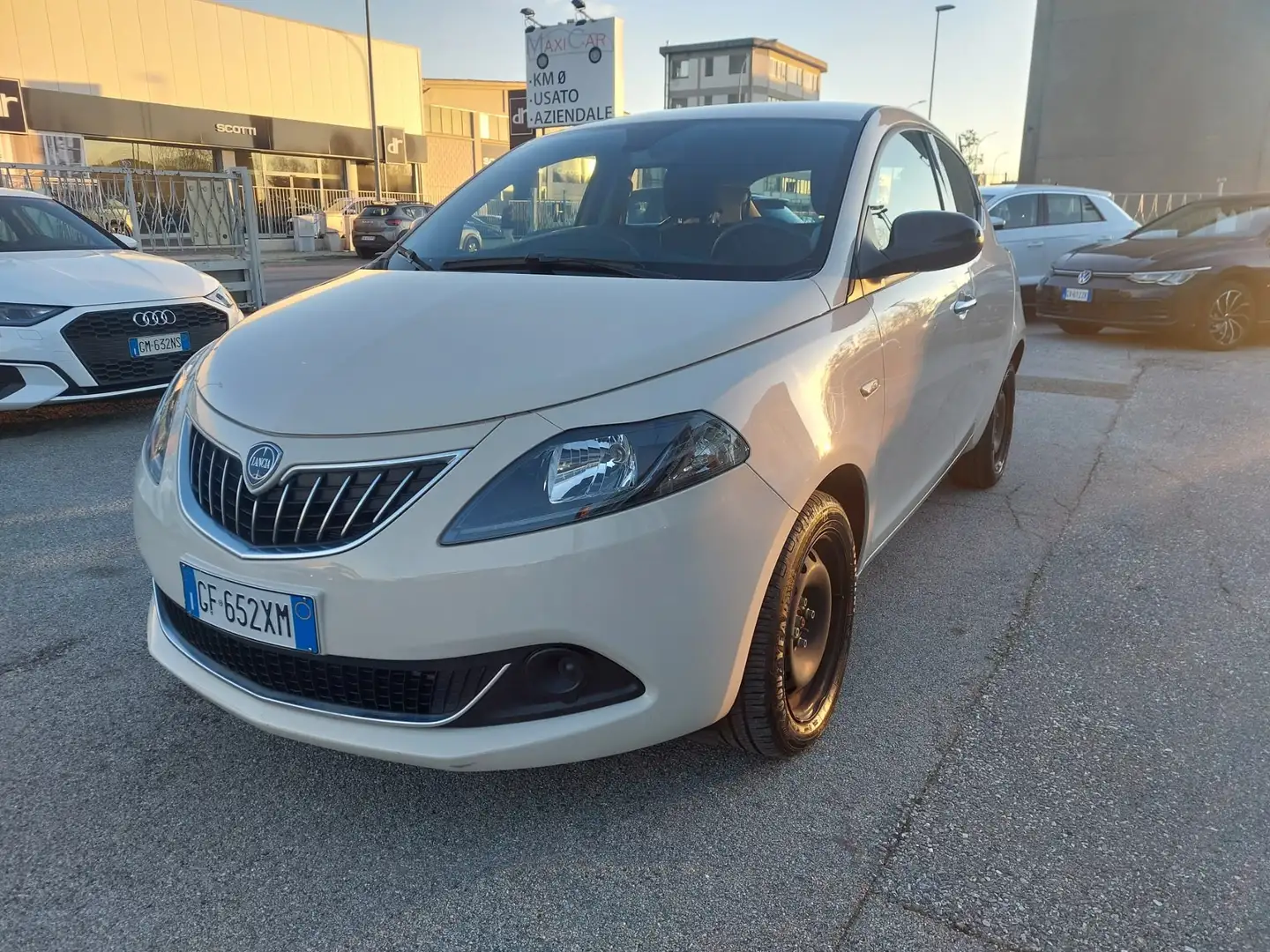 Lancia Ypsilon 1.0 HYBRID SILVER Бежевий - 1