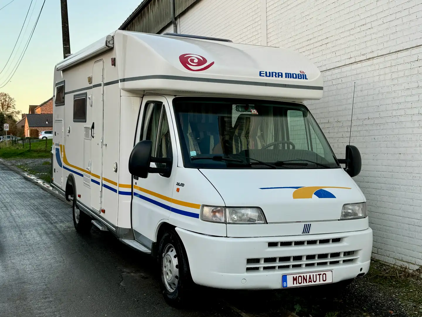 Caravans-Wohnm Euramobil EURA MOBIL Profilé Fiat 2.8JTD / GARAGE / ALKO / SOLAR Weiß - 1