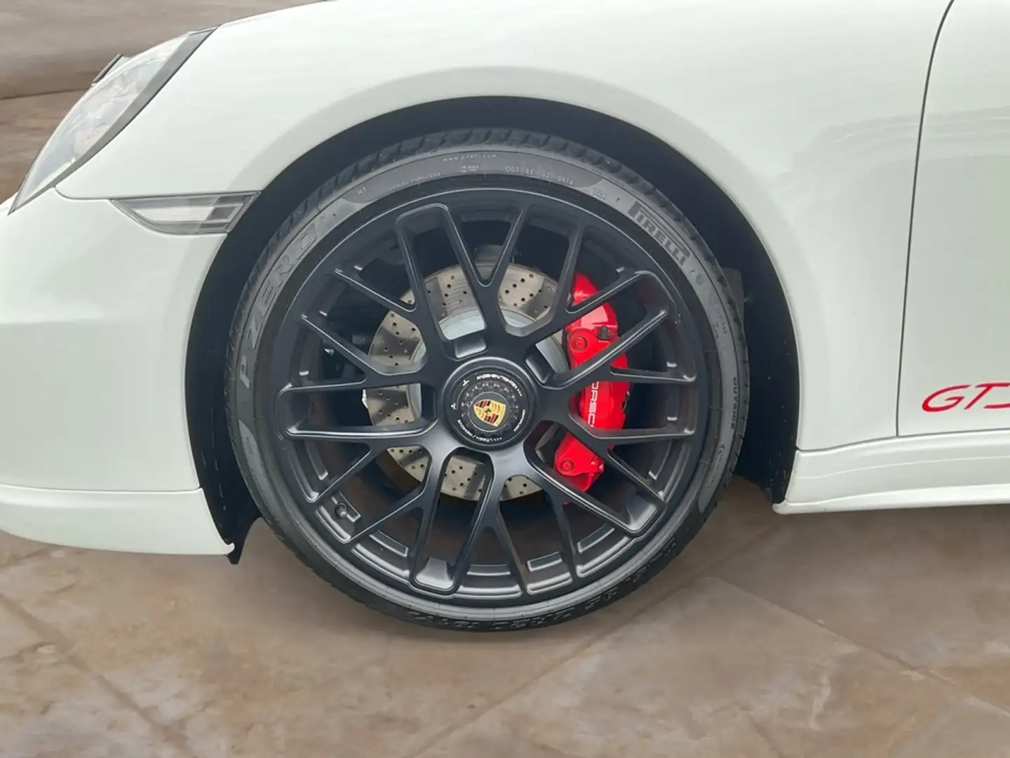 Porsche 911 Carrera GTS Cabriolet + GARANTIE Blanc - 2