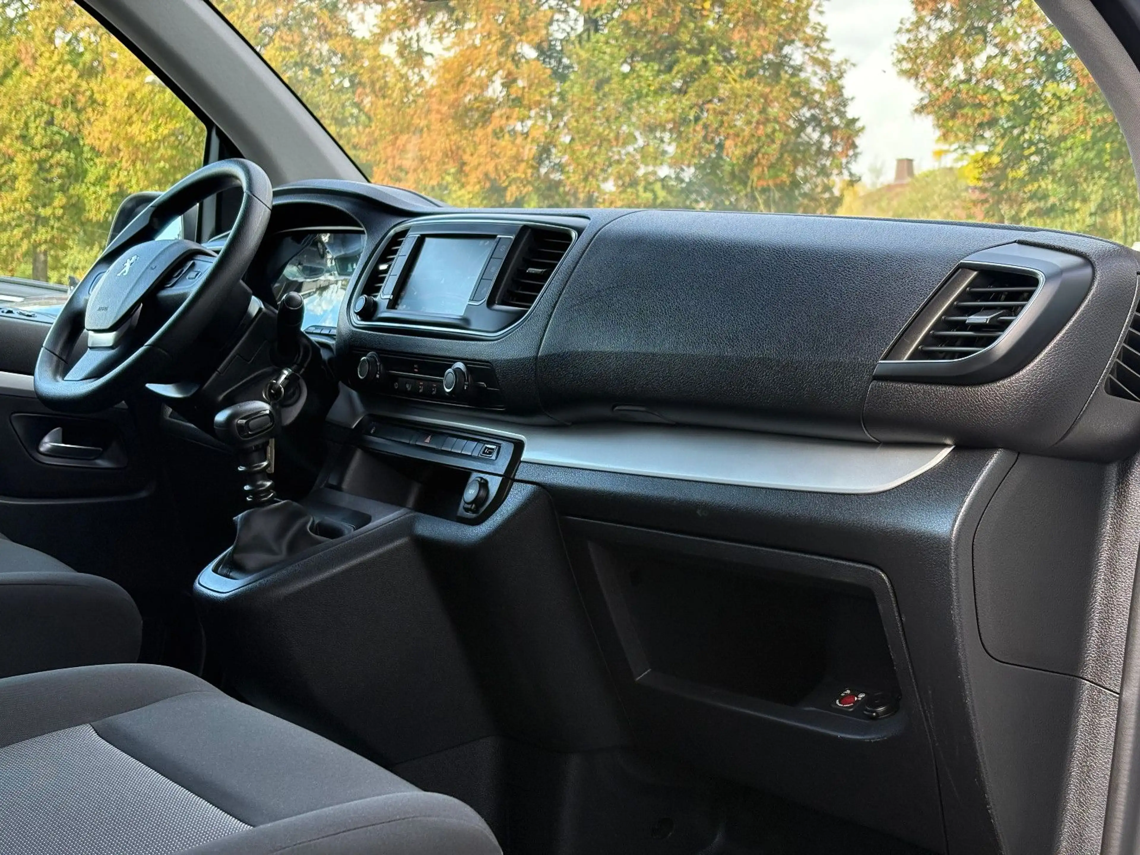 Peugeot Traveller 2.0 HDI L1 5.Sitzer Business NAVI AHK — photo 11