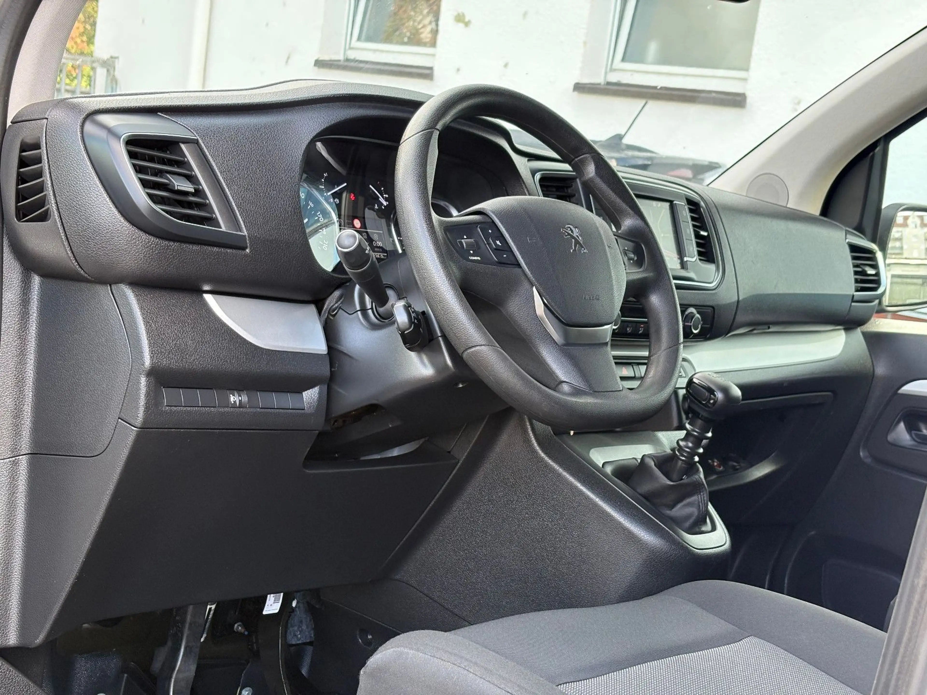 Peugeot Traveller 2.0 HDI L1 5.Sitzer Business NAVI AHK — photo 12