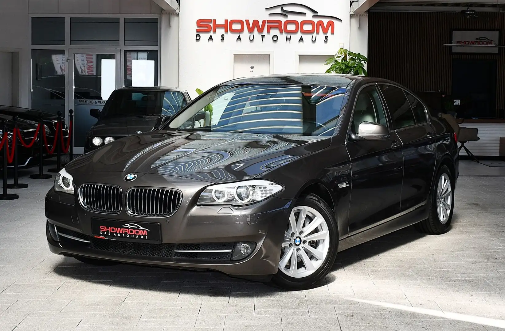 BMW 530 d / Bi-Xenon / Isofix / Pdc / 1 Hand / S-Hef Brązowy - 2