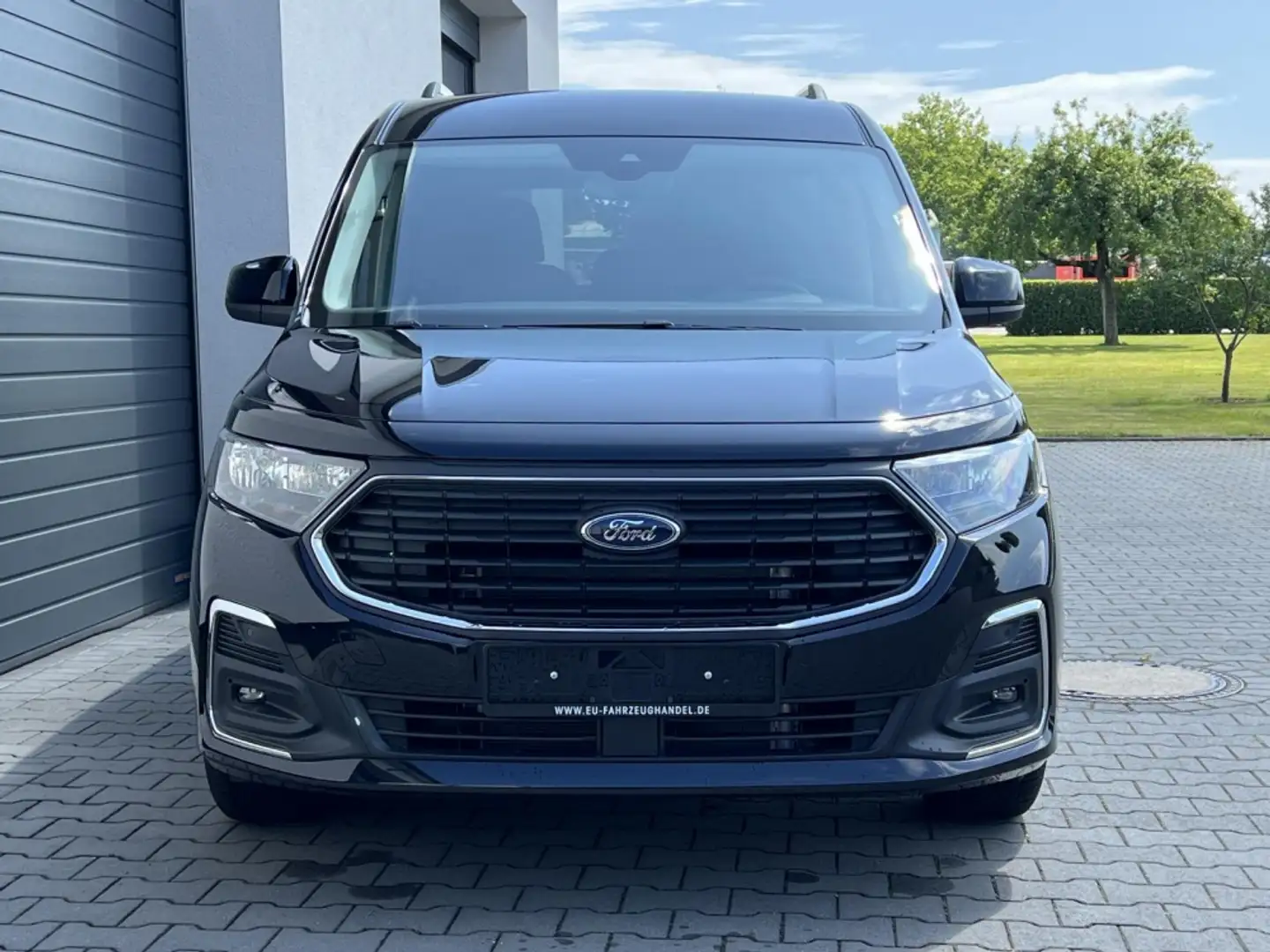 Ford Tourneo Connect Titanium 1,5 EcoBoost Automatik 85kW 5 Jahre Weiß - 2