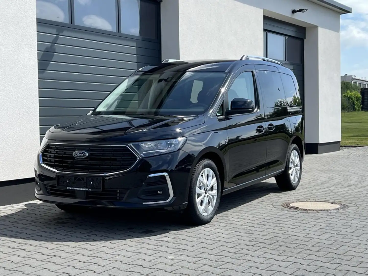 Ford Tourneo Connect Titanium 1,5 EcoBoost Automatik 85kW 5 Jahre Weiß - 1