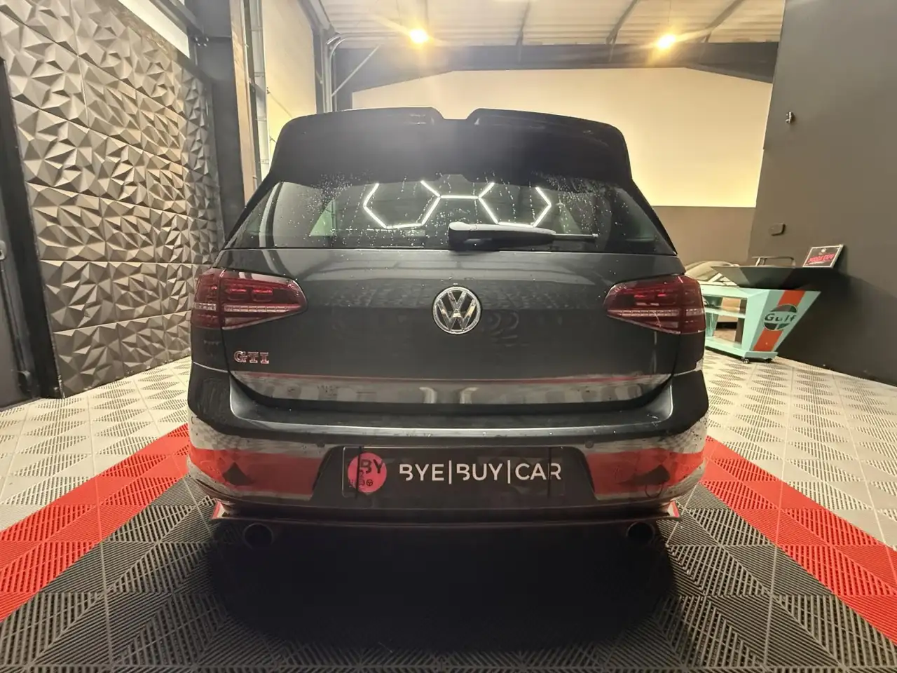 Volkswagen Golf GTI — photo 6