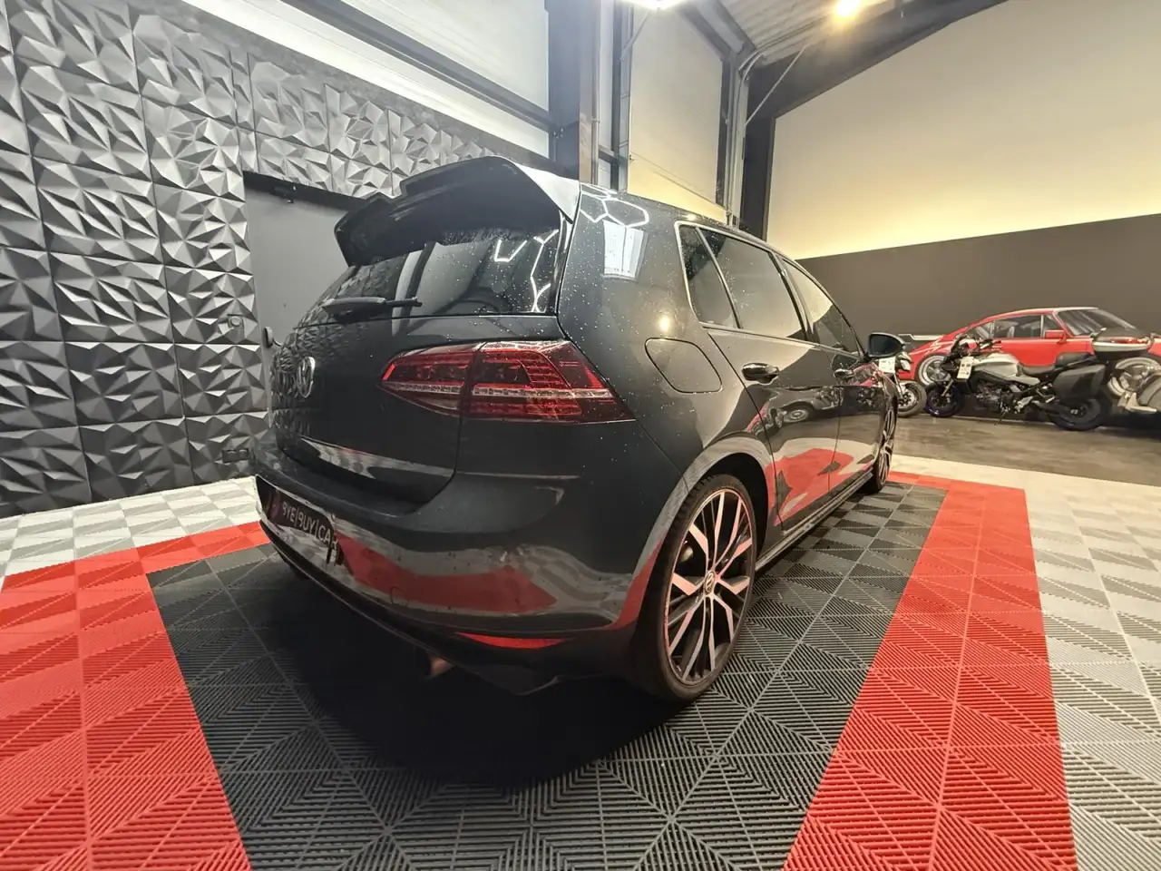 Volkswagen Golf GTI — photo 5