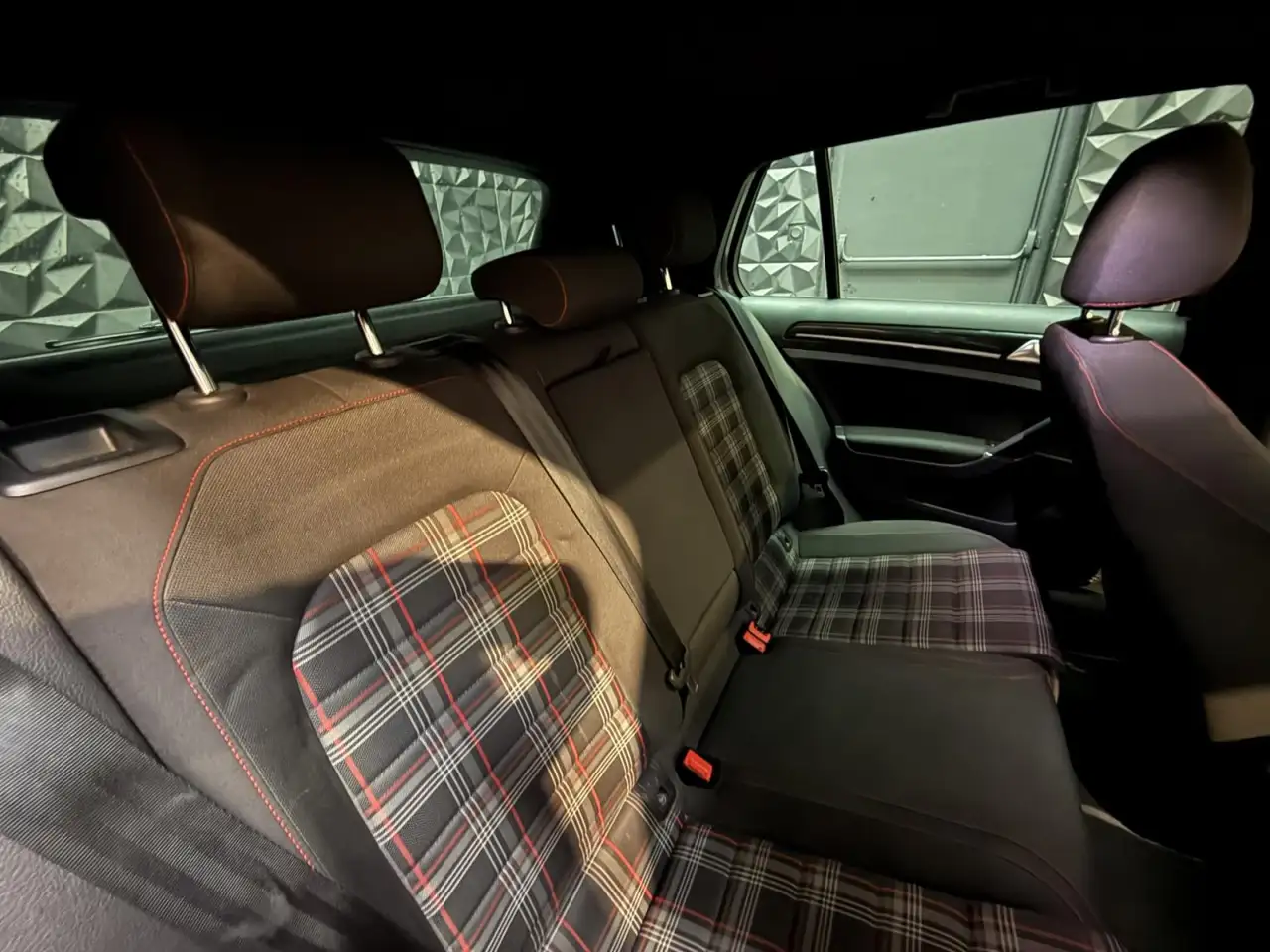 Volkswagen Golf GTI — photo 22