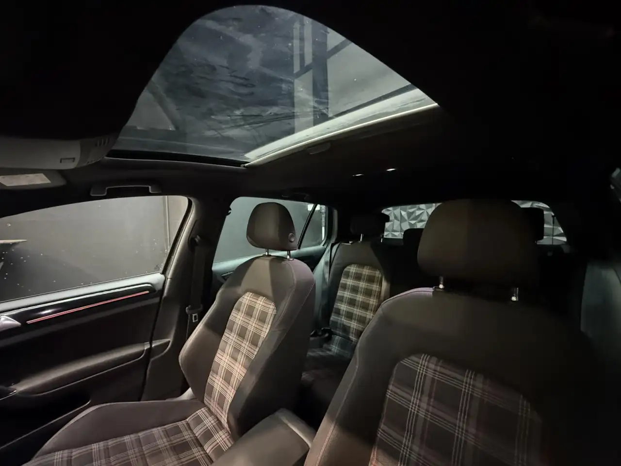 Volkswagen Golf GTI — photo 13