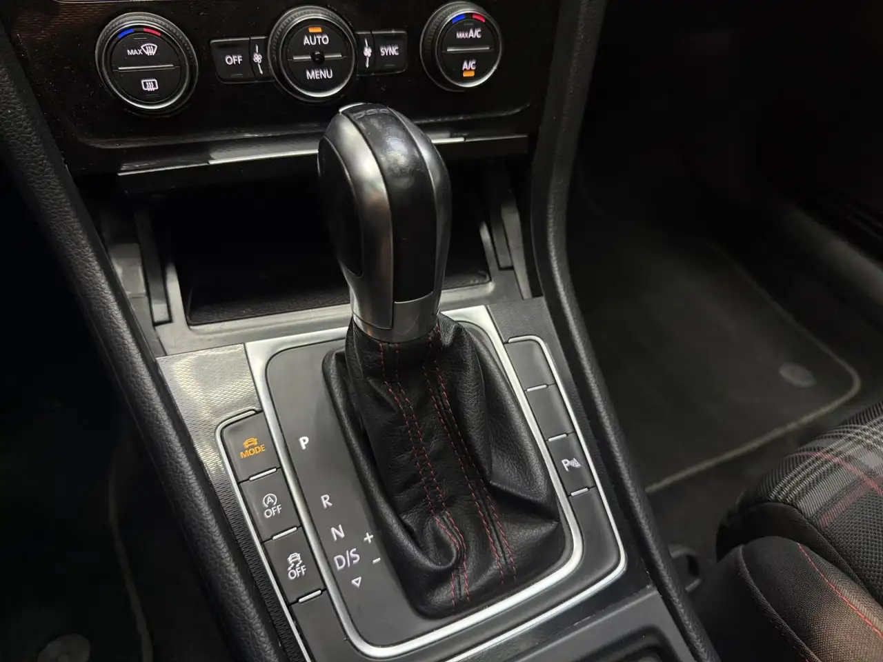 Volkswagen Golf GTI — photo 38