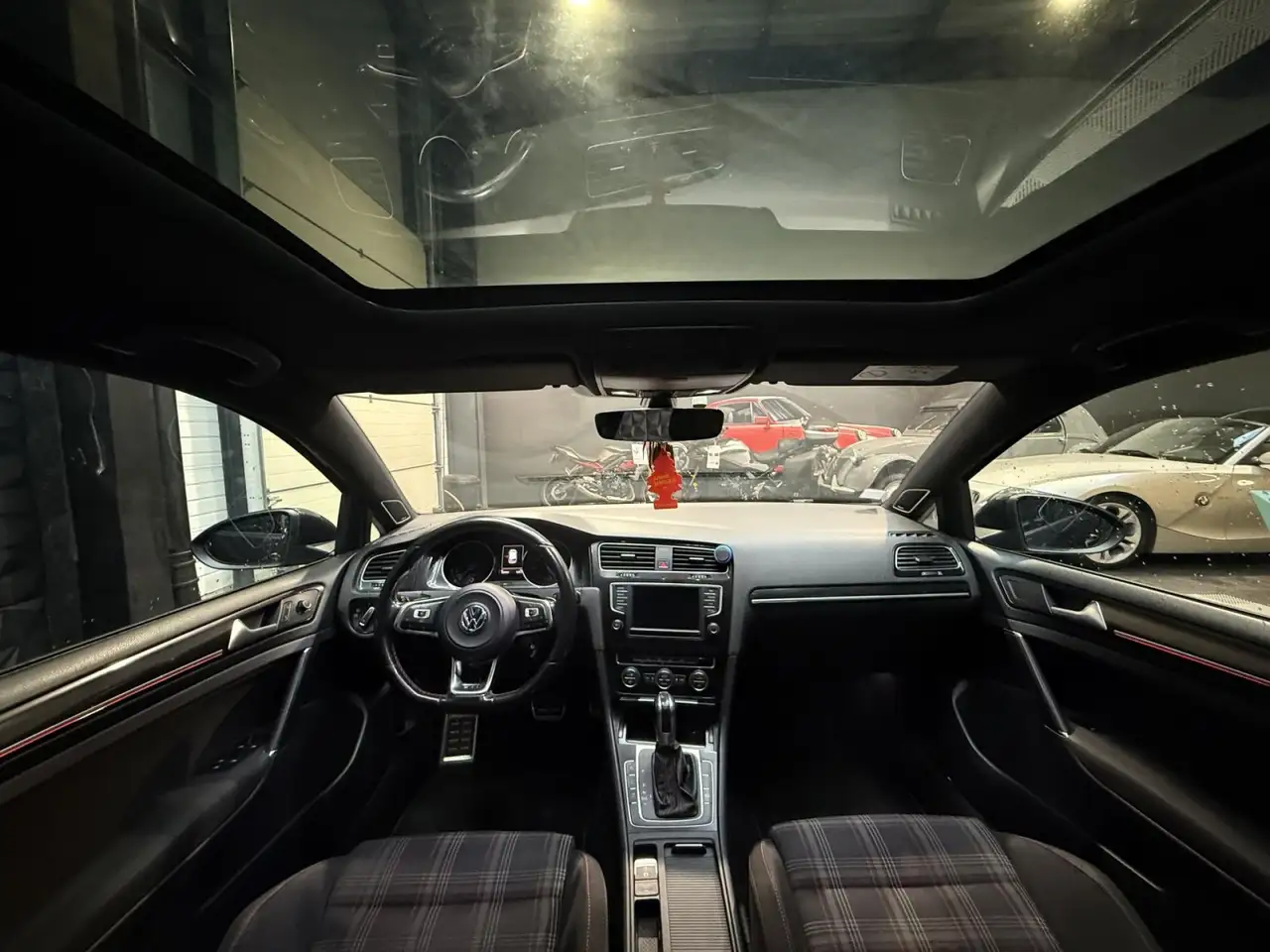 Volkswagen Golf GTI — photo 26