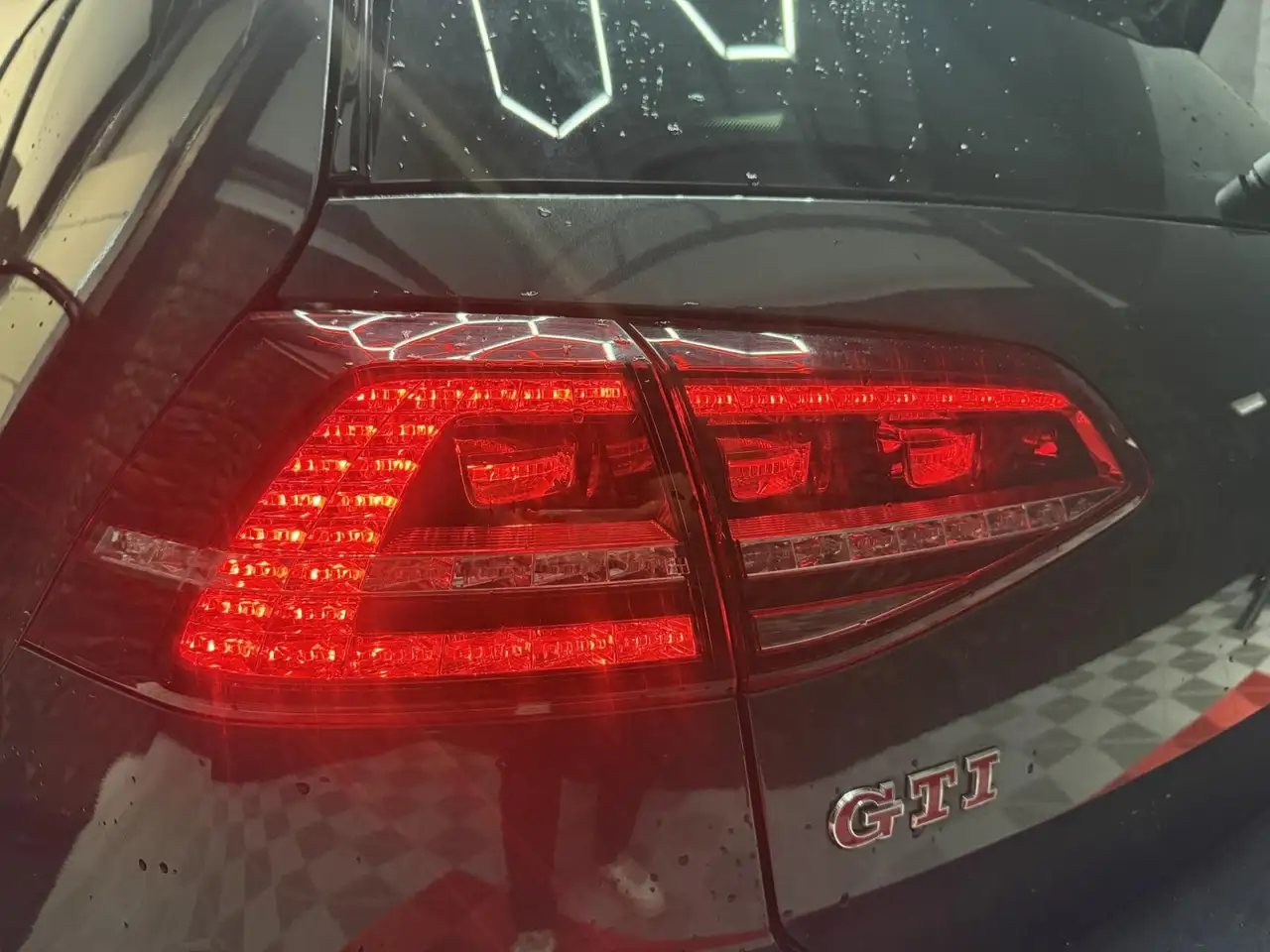 Volkswagen Golf GTI — photo 41