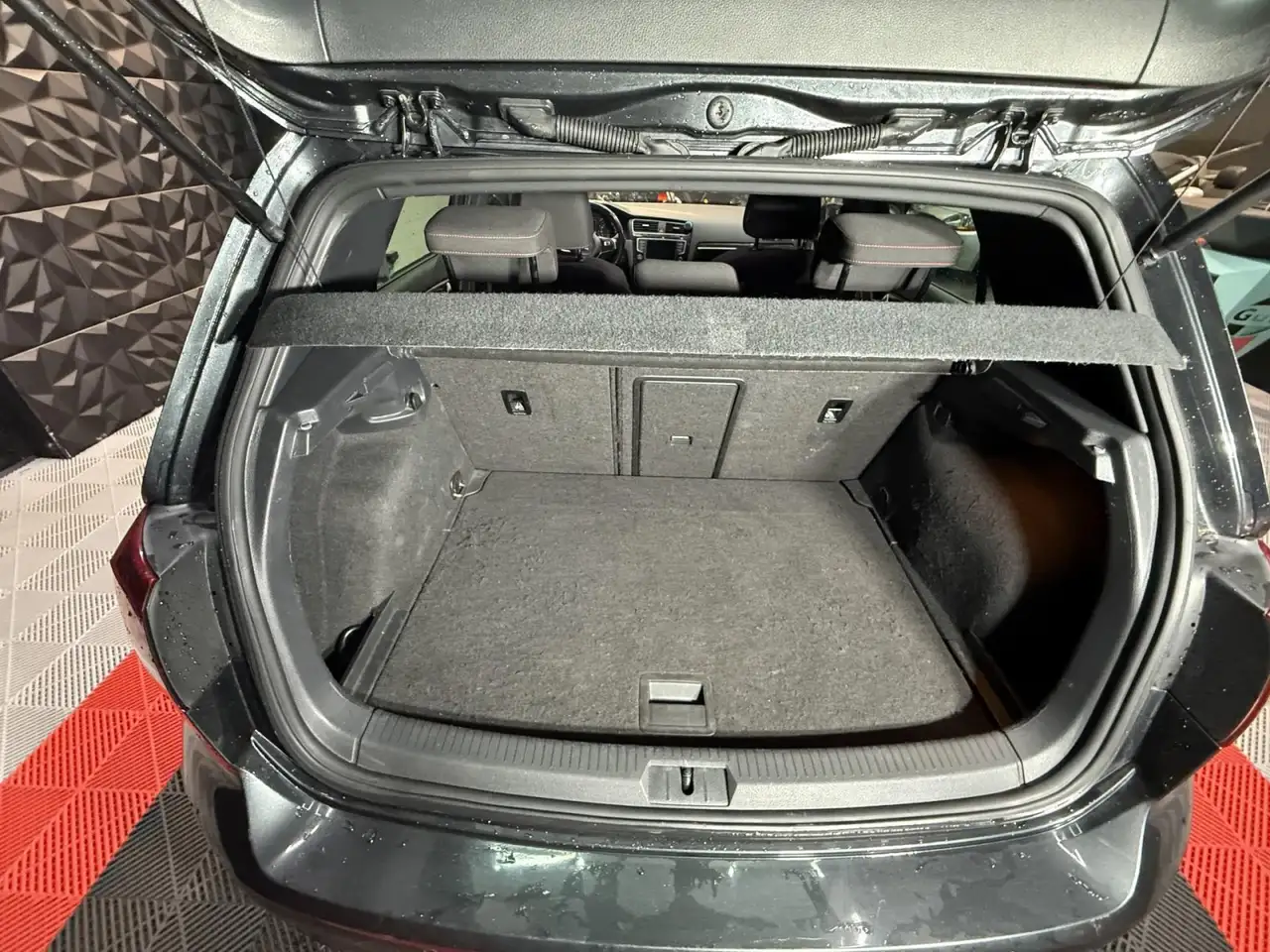 Volkswagen Golf GTI — photo 23
