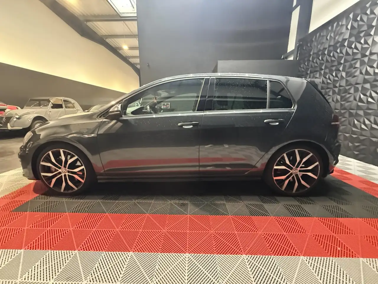 Volkswagen Golf GTI — photo 8