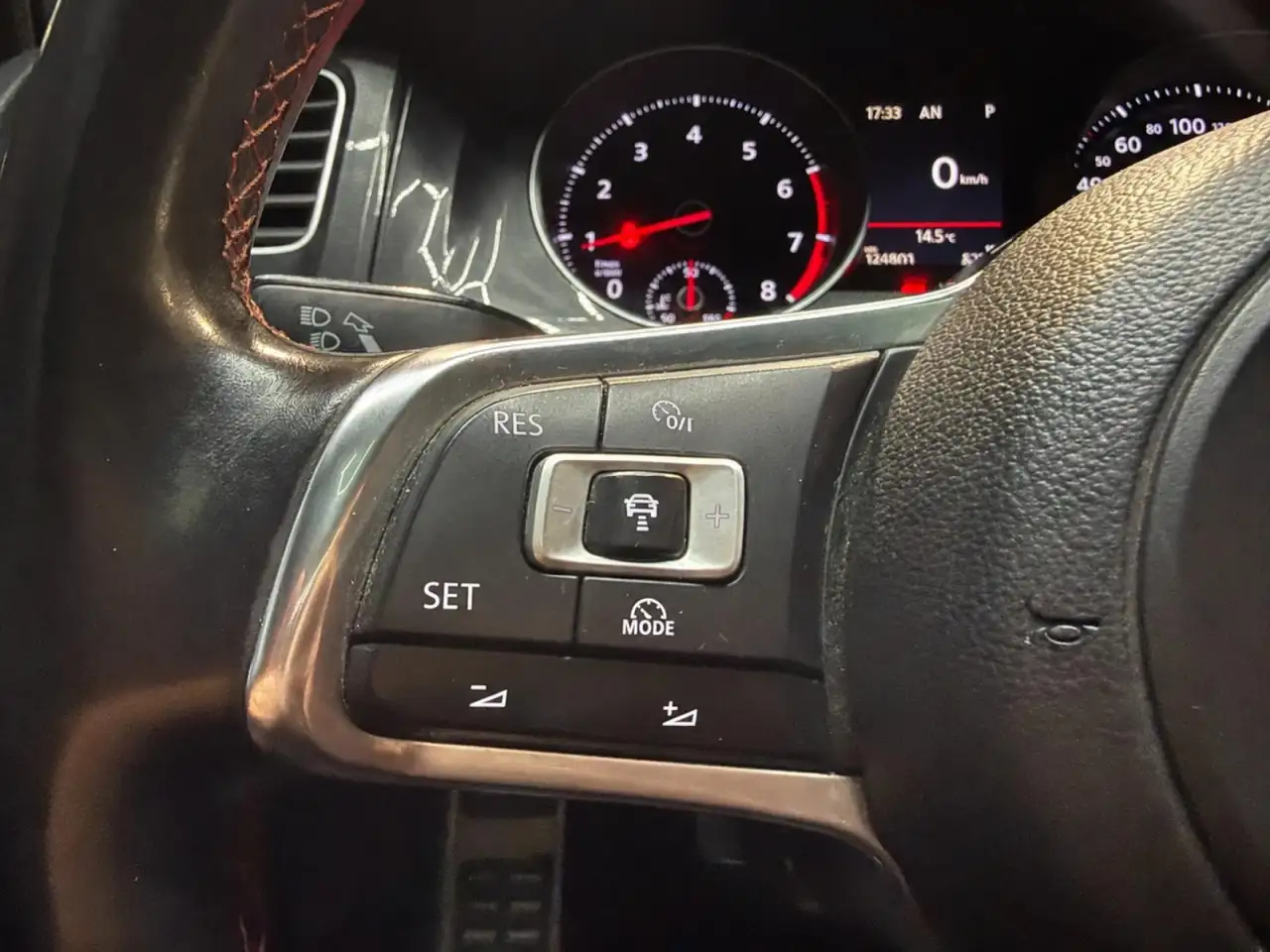 Volkswagen Golf GTI — photo 28