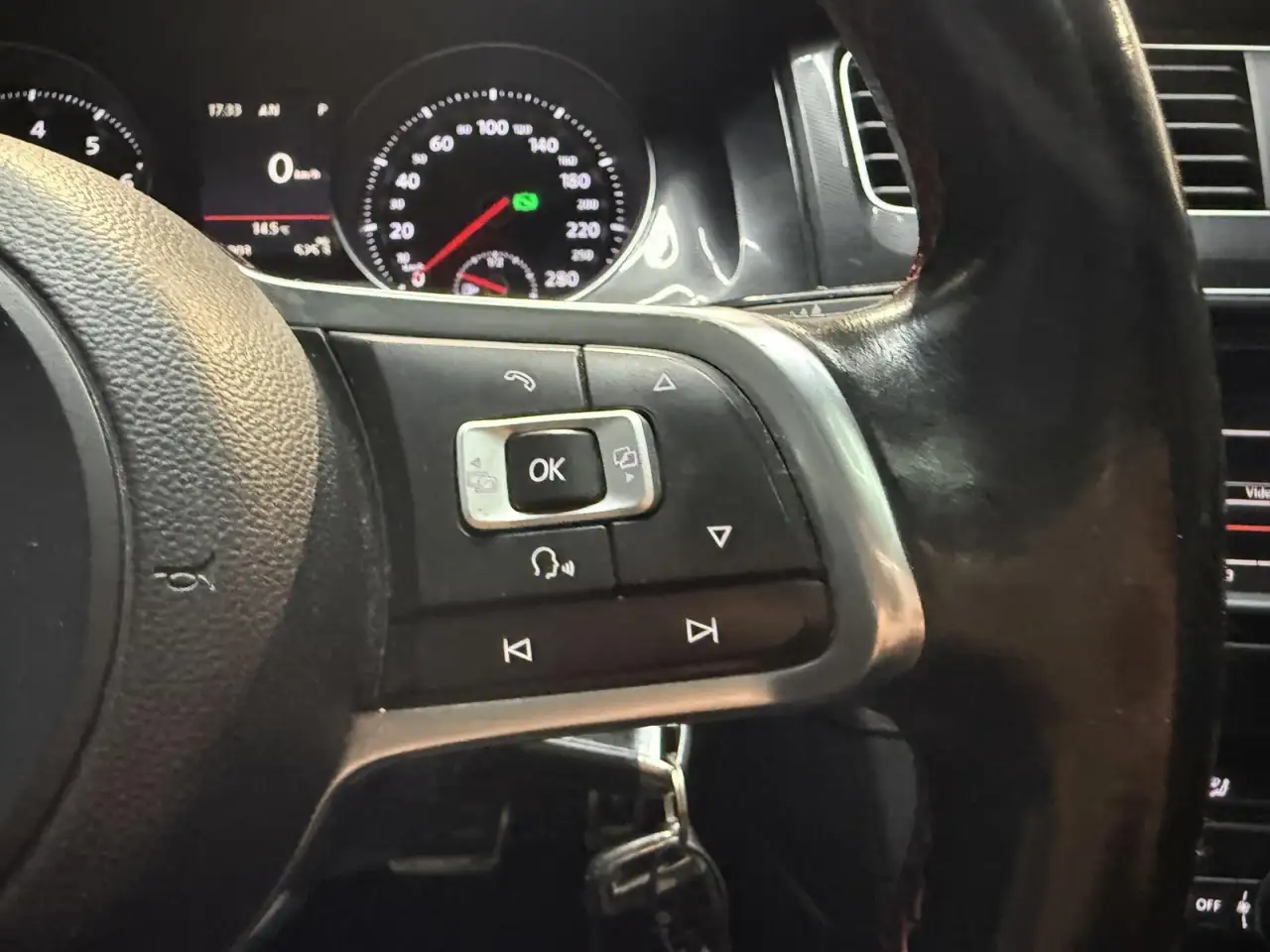 Volkswagen Golf GTI — photo 29