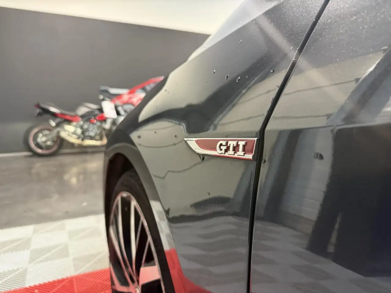 Volkswagen Golf GTI — photo 42