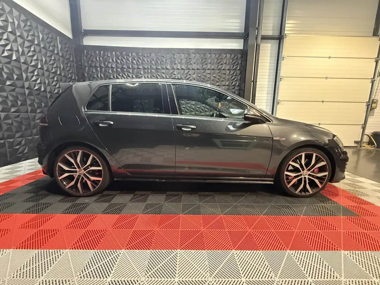 Volkswagen Golf GTI — photo 4