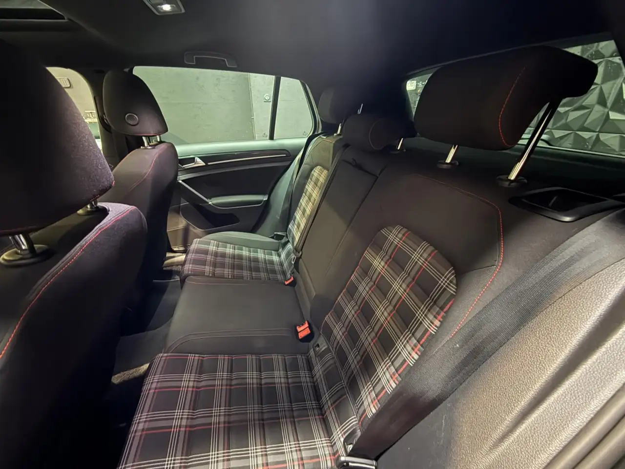Volkswagen Golf GTI — photo 15