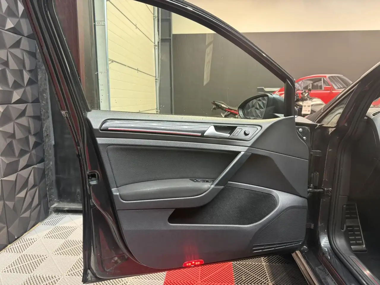 Volkswagen Golf GTI — photo 9