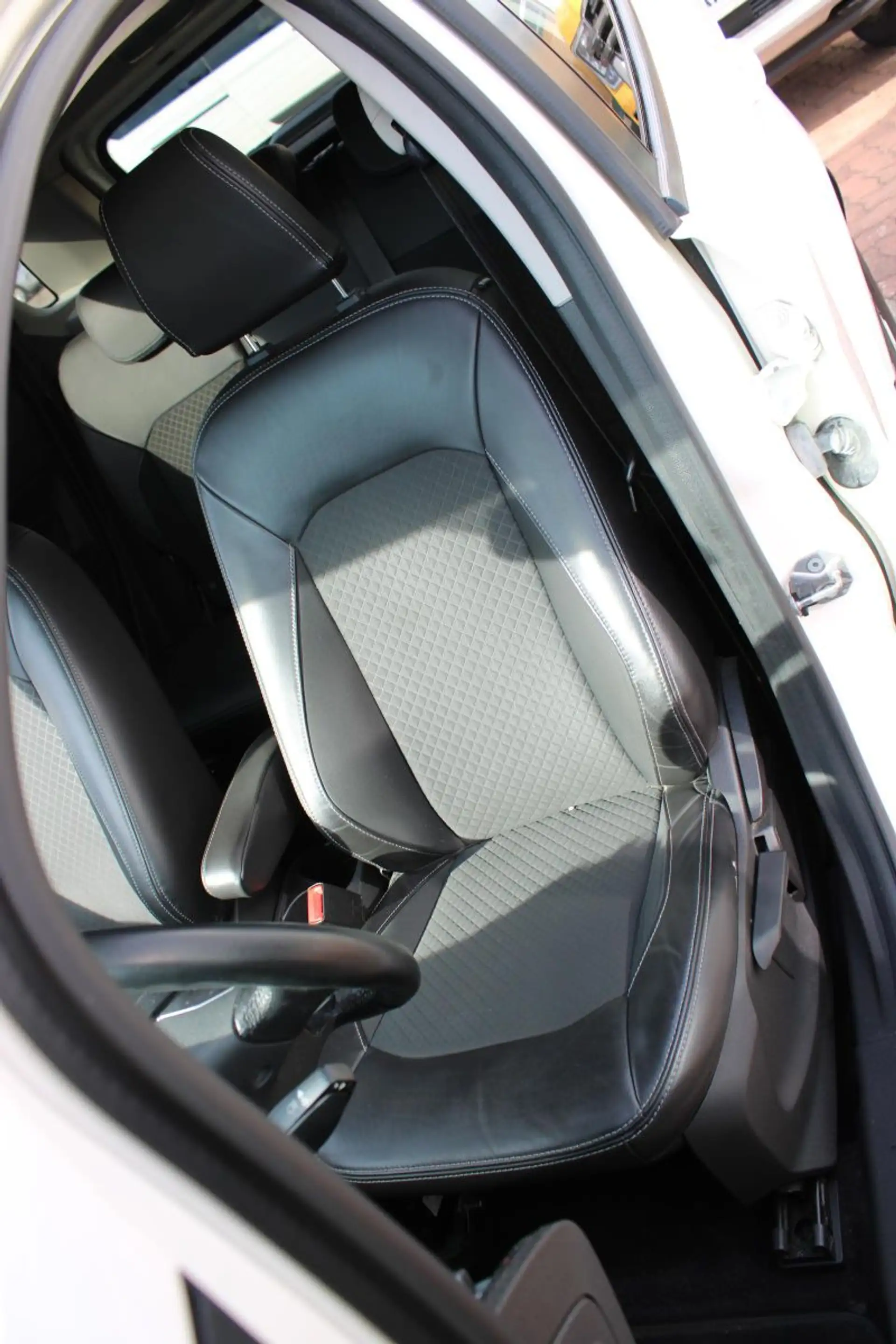 Ford EcoSport Ecosport Titanium 1.0 Sitzheizung Zahnriemen NEU — photo 9