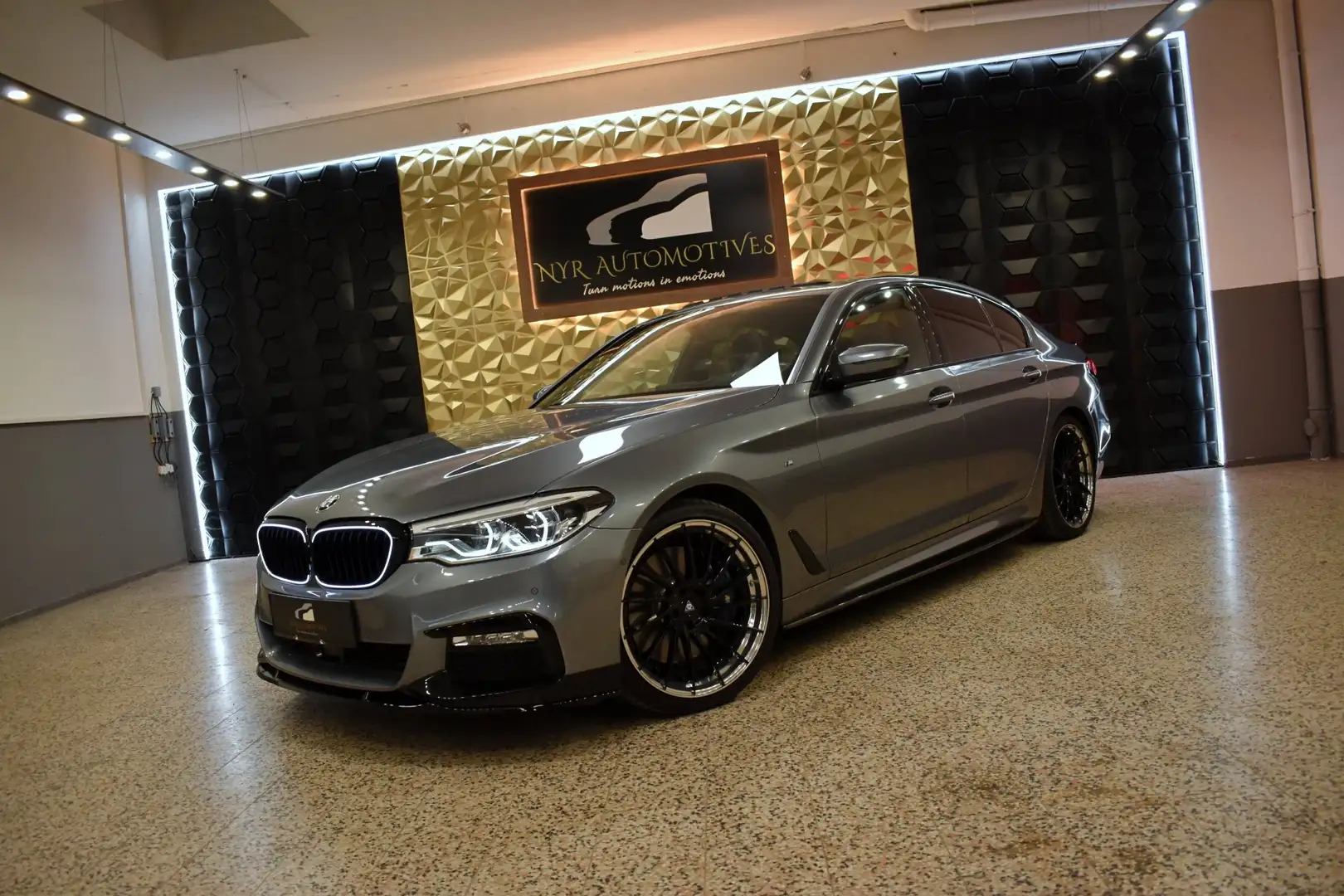 BMW 540 i xDrive M-PERFORMANCE, LED, HUD, SCHIEBEDACH, ACC Grau - 1