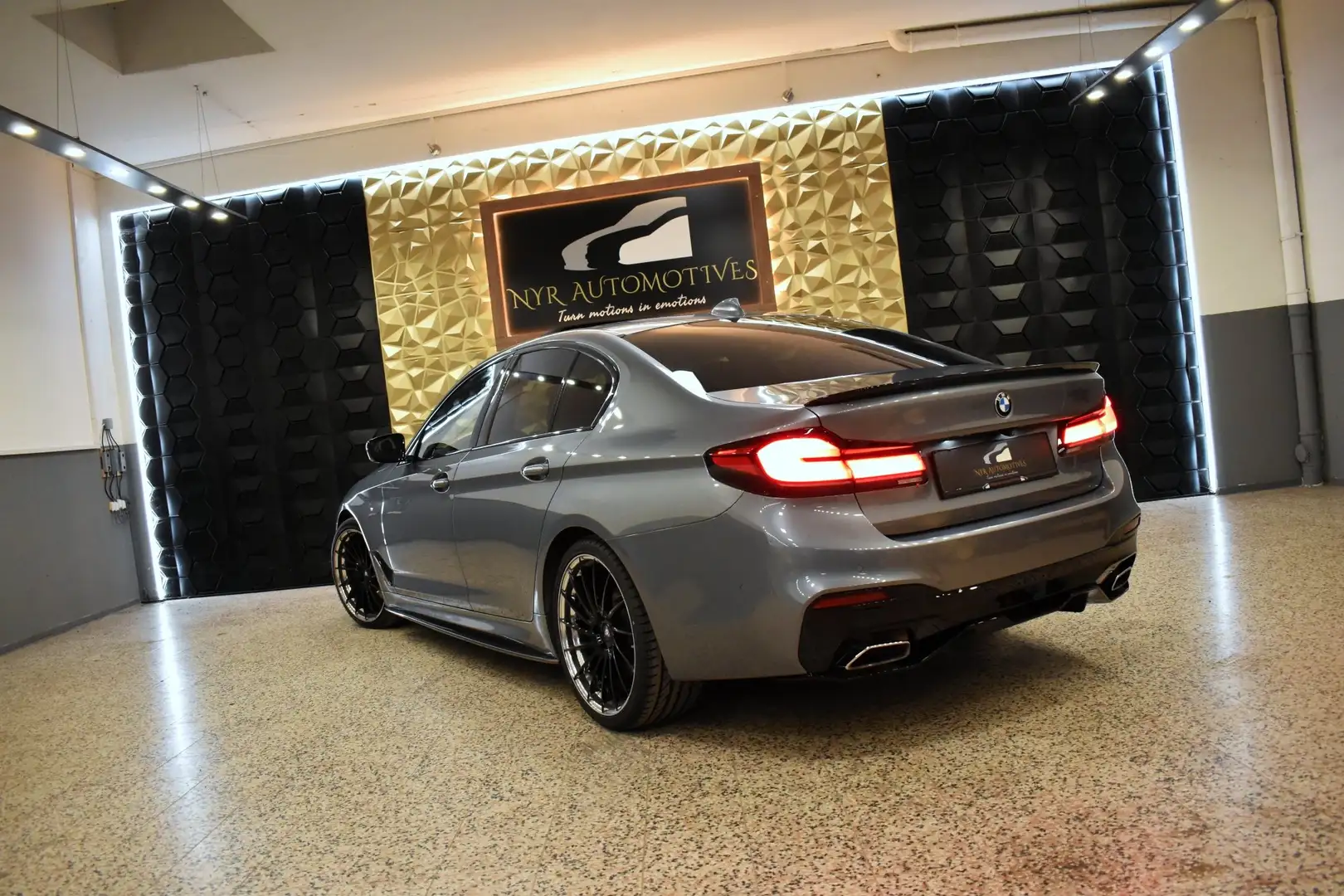 BMW 540 i xDrive M-PERFORMANCE, LED, HUD, SCHIEBEDACH, ACC Grau - 2