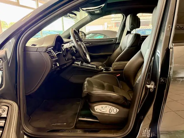 Porsche Macan view 9