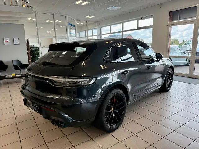 Porsche Macan view 5