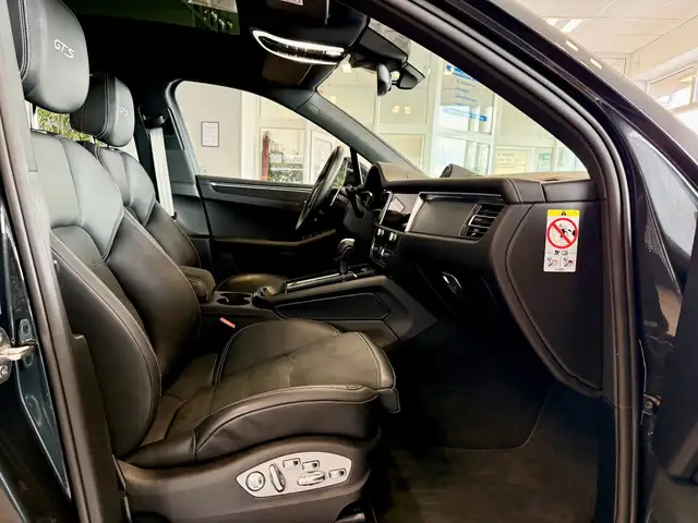 Porsche Macan view 14