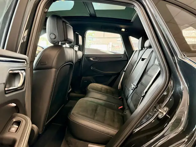 Porsche Macan view 10