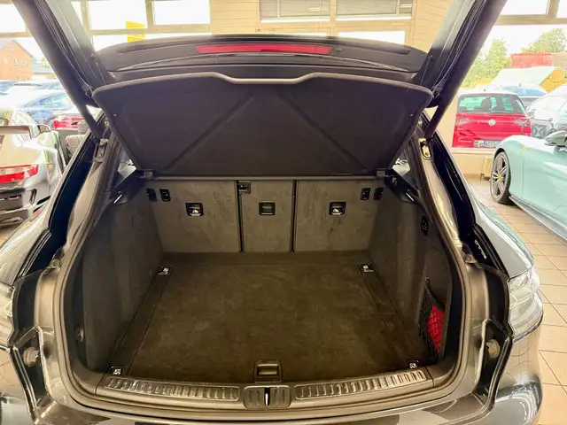 Porsche Macan view 11