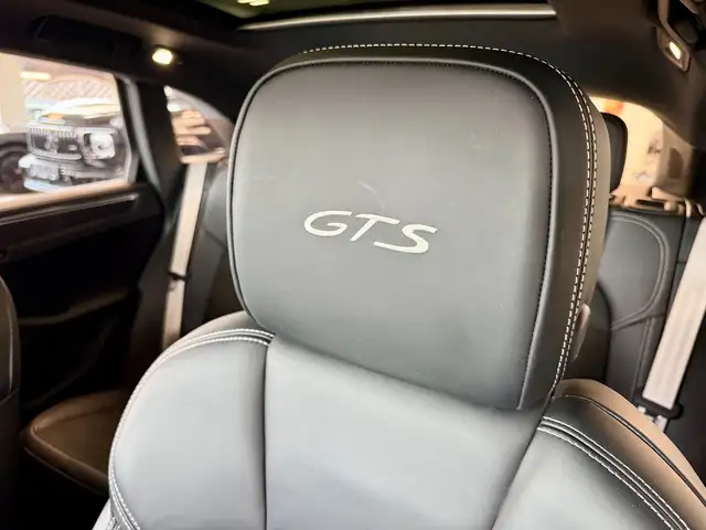 Porsche Macan view 7