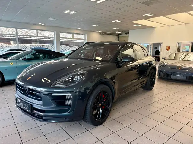 Porsche Macan view 2