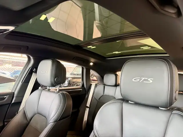 Porsche Macan view 8