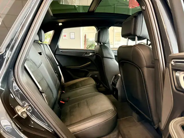 Porsche Macan view 13