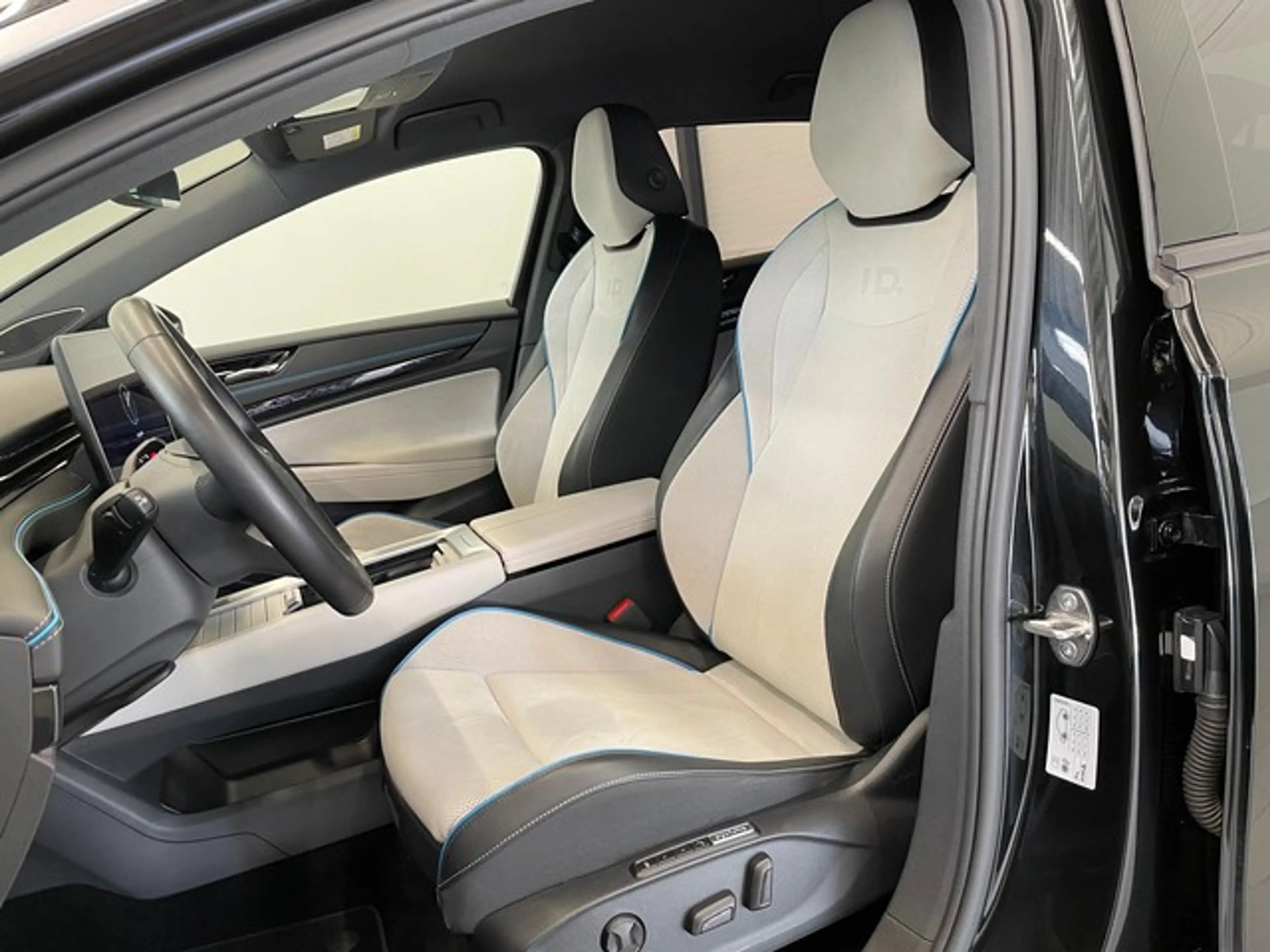 Volkswagen ID.7 Pro 210 kW ACC+LANE+APP+MATRIX+KAMERA — photo 11