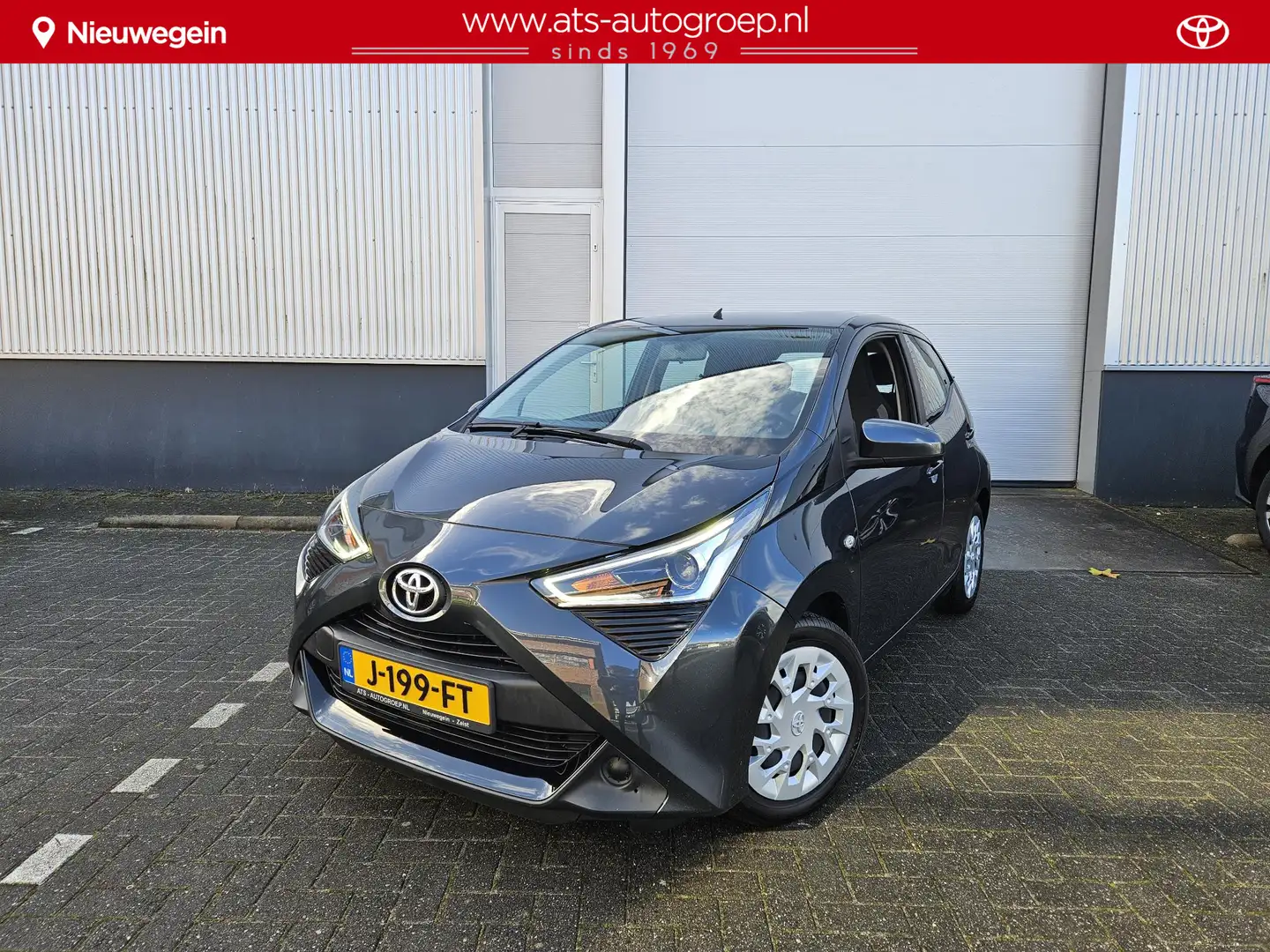 Toyota Aygo 1.0 VVT-i x-play Apple/Android navigatie | org 43. Gris - 1